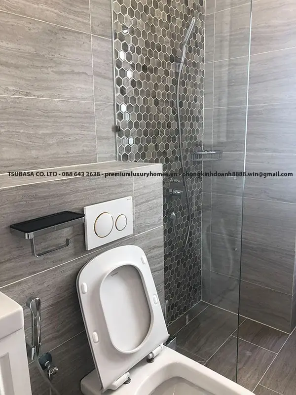 Thi công gạch mosaic thủy tinh tại biệt thự Ba Son